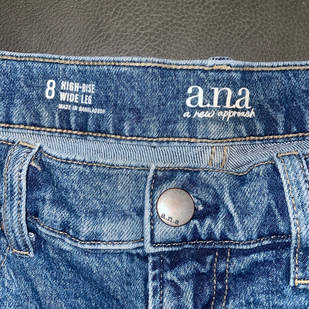 a.n.a. – High-Rise Wide Leg Jeans
Size: 8 | Wash: Medium Blue | Fit: Wide Leg - Picture 2 of 3